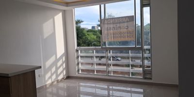Apartamento en arriendo en Barranquilla, situado en el piso 8 del CONJUNTO RESIDENCIAL TURPIAL, sector Alameda del Río, en el departamento del Atlántico. Este apartamento de 56 m² ofrece 2 habitaciones y 2 baños, ideal para quienes buscan un espacio práctico en un entorno residencial. El canon de arriendo es de $1.400.000. Para más detalles o coordinar una visita a este apartamento en Barranquilla, contacte mediante nuestras opciones de WhatsApp, quiero que me contacten o ver teléfonos.