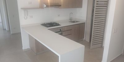 Se vende apartamento en conjunto cerrado Transversal del Bosque (Floridablanca) con las siguientes características: ?Área 77 m2? 3 habitaciones?2 baños?Sala-comedor ?Cocina integral?Estudio?Zona de ropas?Parqueadero cubierto?Vigilancia 24x7?Ascensor?Zona social ( zona BBQ, piscina panorámica adultos, piscina panorámica niños, hidro-piscina, sauna, baño, sala de juntas, gimnasio, juegos infantiles, zona canina, zonas verdes, cancha múltiple, sala de juegos)