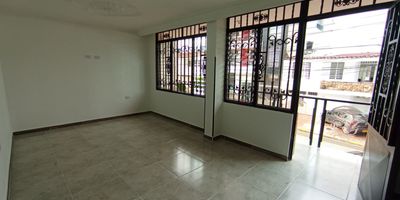 Se vende apartamento en el barrio Provenza con las siguientes características: ?Área 218,76 m2 ?5 habitaciones ( 1 del servicio) ?3 baños ?Segundo piso ?Sala y comedor amplios ?Cocina integral ?Hall de tv ?Patio ?Parqueadero cubierto ?Bodega