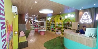 Venta de local comercial en el sector de Cabecera, se encuentra ubicado sobre vía principal. 
Actualmente está ocupado y su margen de rentabilidad es excelente.