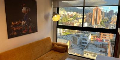 ? ¡Apartamento en Venta en Chapinero ALTO, Bogota! ?

Área: 67 M2

Ubicación:  piso 14 , vista interior; con ascensor 

Distribución:  2 habitaciones, 2  baño, sala-comedor, cocina integral y zona de lavandería

1 Parqueadero 

? Precio de Venta: $ 650.000.000 COP

??‍?Administración: $ 593.0000 COP

? Ubicación Estratégica:

✔️ Vías principales, ? Cra 7,Calle 45,Calle 53,Av circunvalar,Cra 13

✔️ Centros comerciales cerca ?️

✔️ Cerca de Almacenes de cadena ?Oxxo,D1,Ara

✔️ Próximo al Colegio y universidades ?

? Beneficios del conjunto:

✔ Zonas verdes y espacio para niños ?

✔ Salón comunal para eventos y reuniones ?

✔ Vigilancia privada 24/7 ?️

? ¡No pierdas esta oportunidad y agenda tu visita hoy mismo! DBE-056 
