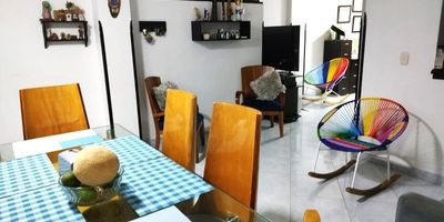 ? ¡Hermoso apartamento en venta en Piedecuesta, Santander! ? Estrato 3, con área construida  de 80m², con 3 habitaciones y 2 baños completos. ?️ Cocina integral, estudio, citófono y ubicación sobre vía principal. ?  Cerca de zona comercial, estación de policía, colegios, hospitales y parque. ¡Ideal para ti y tu familia! ? ¡No dejes pasar esta oportunidad! ??