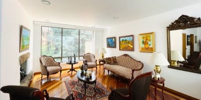 ARRIENDO EXCELENTE APARTAMENTO DUPLEX EN BOSQUE MEDINA - CALLE 134 CON 5 - GENEROSOS ESPACIOS. ÁREA CONSTRUIDA 200 MTS2 MAS 100 MTS2 DE TERRAZA. SALA COMEDOR CON CHIMENEA, BAÑO SOCIAL, COCINA CERRADA, ZONA DE LAVANDERÍA INDEPENDIENTE, CUATRO ALCOBAS - LA PRINCIPAL CON CHIMENEA, WALKING CLOSET Y JACUZZI. DOS PARQUEADEROS EN LINEA Y DOS DEPÓSITOS.

CONJUNTO CON ZONAS VERDES, ZONA PARA CAMINATA, PARQUE PARA NIÑOS, VIGILANCIA 24 HORAS, TELESENTINEL. EL EDIFICIO TIENE OCHO PISOS Y  SEIS APTOS EN TOTAL. ASCENSOR DE CARGA Y SUFICIENTES PARQUEOS PARA VISITANTES. PATY