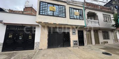 Apartamento nuevo en segundo piso, para estrenar, tercer piso, muy bien ubicado, perfecto para personas que trabajen en sectores como galería floresta, el centro de Cali, o la zona norte de la ciudad, vías de fácil acceso tanto al sur como al norte, consta de dos habitaciones, sala comedor amplia, zona de oficios, cocina y baño, escaleras rectas y amplias para fácil mudanza.