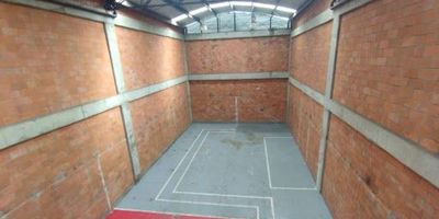 Excelente bodega para arrendar en Rionegro cerca del Aeropuerto, con un área total de 405m2 distribuidos en 300m2 de bodega y 105m2 de oficina, cuenta con energía trifásica 25 KVA, piso reforzado 5Ton-m2, 10 mtrs de altura, amplios baños , red contra incendios, cocineta, zona de oficinas, parqueadero para visitantes y parqueadero propio para 2 vehículos, unidad cerrada, excelente oportunidad para el desarrollo o impulso de tu empresa.