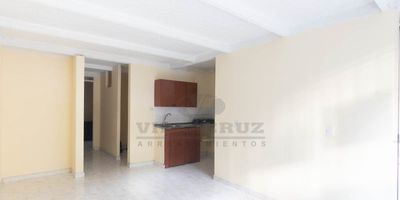 AGRADABLE Y COMODO APARTAMENTO EN  UNIDAD CERRADA, SALON COMEDOR, 2 ALCOBAS, 1 CLOSETS, 1 BAÑO, COCINA SEMI INTEGRAL,1 PATIO, PISO EN CERÁMICA, RED DE GAS, PORTERIA LAS 24 HORAS, SALÓN SOCIAL, ZONAS VERDES, BUEN SERVICIO DE TRANSPORTE PÚBLICO, 50 METROS APROX.