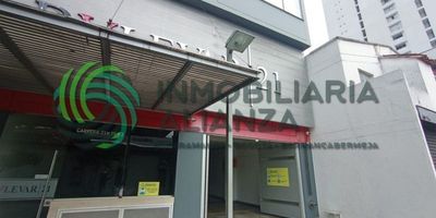 Aparta estudio tipo Lof en Arriendo , Barrio San Francisco, Piso 4, 31 metros distribuidos en un  espacio amplio con cocina integral con barra, zona de ropas, habitación con closet, baño privado, ventanal con vista a las carrera 21. El edificio cuenta con vigilancia las 24 horas y parqueadero comunal para moto. Fácil acceso a trasporte publico y lugares comerciales del sector.