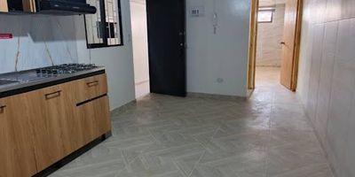 Lindo Apartamento ,primer piso totalmente remodelado ,no mascotas ,máximo tres personas ,con opción de garaje moto $80.000