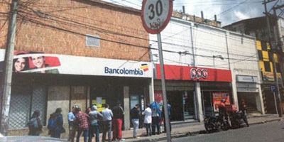 Local comercial en venta en Restrepo, Bogotá, con un precio de $6,800,000,000. Una excelente oportunidad de inversión en Cundinamarca. Este inmueble de estrato 4 ofrece 1014 m² de área construida y 677 m² privados. Con 47 años de antigüedad, cuenta con 1 parqueadero y la ventaja de no tener uso restringido, lo que lo hace versátil para diversos negocios. Su ubicación en el barrio Restrepo asegura excelentes vías de acceso. Ideal para inversionistas que buscan una propiedad comercial en Bogotá. Para más detalles o agendar una visita, vea las opciones de WhatsApp, quiero que me contacten o ver teléfonos.