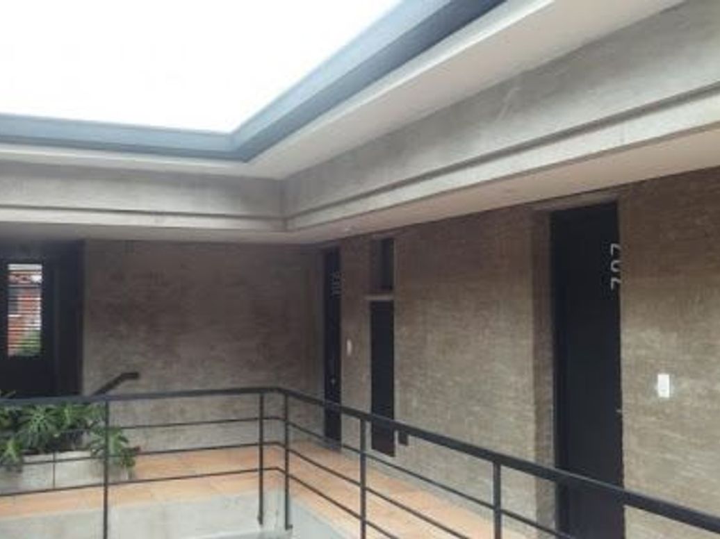 Casa de 8 alcobas en venta en Armenia, Bogotá, 316 m² · foto 2 de 20