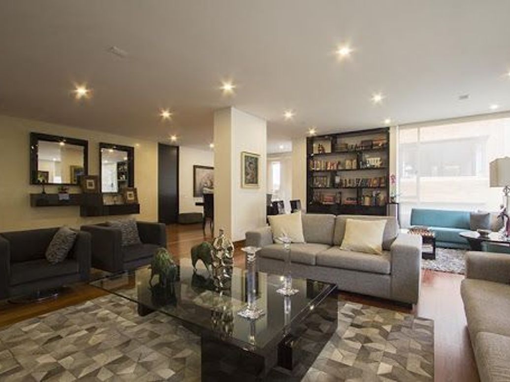 Apartamento de 4 alcobas en venta en Los Rosales, Bogotá, 372 m² · foto 2 de 20