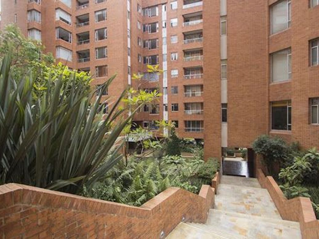 Apartamento de 4 alcobas en venta en Los Rosales, Bogotá, 372 m² · foto 19 de 20