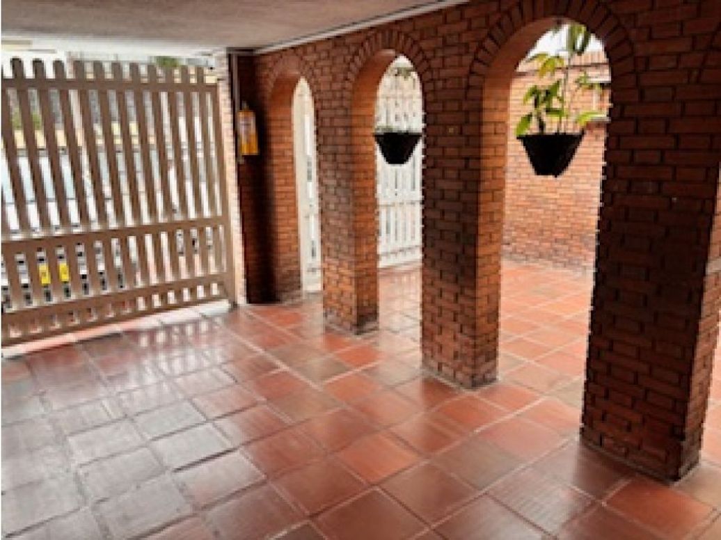 Casa de 3 alcobas en venta en Niza, Bogotá, 483 m² · foto 3 de 14