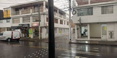 Local en arriendo en el barrio villas de madrigal cuenta con  35 m, zona con excelente conectividad y cercanía a parques con excelente ubicación y acceso. este local cuenta con baño privado, sin cocina, sus pisos son  en cerámica. esta ubicado en un primer piso, cuenta con dos ambientes y una excelente iluminacion natural. sus vías de acceso son por la AV CIUDAD DE CALI.  para más información comuníquese con la ejecutiva comercial Lina Ramos al celular o whatsapp 3187078140, al correo lina.ramosinmobiliariasaliadas.com