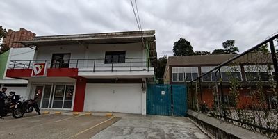 Bodega de 300 metros cuadrados ubicada en Itagui, sector Villa ventura, en segundo piso con excelente acceso y frente a via principal. Su amplitud y distribucion la hacen ideal para almacenamiento, logistica o pequenas operaciones industriales. Cuenta con facil acceso, zona segura y estrategica cerca de importantes vias del sur del Valle de Aburra, lo que garantiza eficiencia en transporte y distribucion.