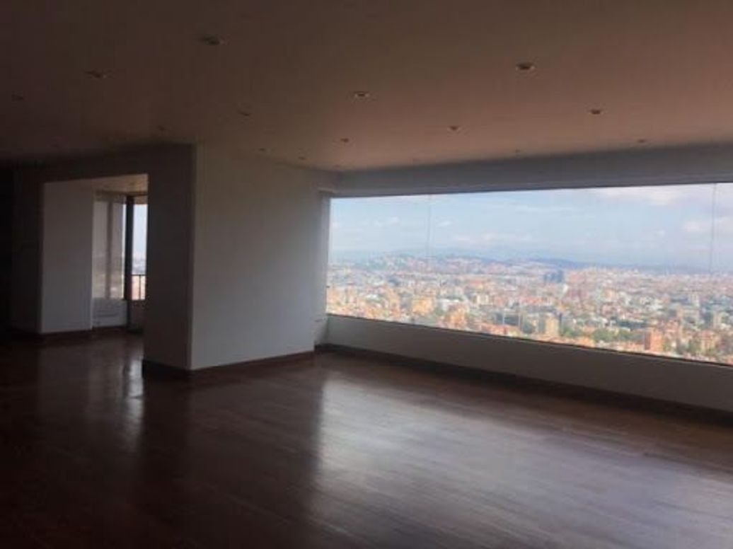 Apartamento de 3 alcobas en venta en El Retiro, Bogotá, 353 m² · foto 2 de 20