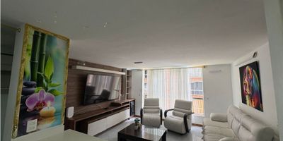 Venta de hermoso apartamento en Bello - sector Trapiche, cuenta con un área de 61.46m2, este espacio consta de tres habitaciones, dos baños, cocina integral moderna y una amplia zona con sala, diseñada para brindar funcionalidad. La unida ofrece una experiencia de vida inigualable gracias a sus excelentes zonas comunes, que son 11 piscinas, gimnasio, zona para mascotas, zona de bicicletas, y un supermercado dentro del conjunto, garantizando comodidad y entretenimiento sin salir de casa. Es un entorno seguro y lo mejor con fácil acceso al transporte publico Predial - 4.759.512, Administración - 197.481 + 30.382 C. Extra Vigilancia ¡Una oportunidad única para disfrutar de calidad de vida o invertir en uno de los sectores con mayor proyección!
