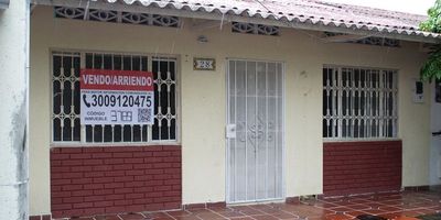 Casa para estrenar en venta en Flandes, Tolima, en el barrio CR SAN REMO, dentro de la Urbanización Condominio Pakistan I Etapa. Esta propiedad de un piso cuenta con 76 m² de área construida. Su distribución incluye sala, comedor, cocina, patio interior, 3 habitaciones y 3 baños, ofreciendo espacio para la familia. El conjunto tiene vigilancia. Precio de venta: $169,000,000. Para conocer esta casa en Flandes o agendar una visita, contáctenos usando las opciones de whatsapp, quiero que me contacten o ver teléfonos.