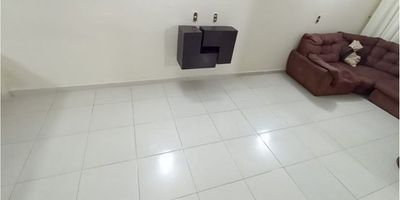 ¿Buscas un lugar para vivir en Floridablanca, Santander? ¡Esta casa es perfecta para ti! Ubicada en una zona residencial muy tranquila, esta propiedad cuenta con un área construida de 78.40 m2 , distribuidos en 3 cómodas habitaciones y 2 baños completos.

Al entrar a la casa, te sorprenderá una amplia y moderna sala, independiente  del comedor, adicional a esto y la cocina que cuenta con una barra estilo americano . A su vez, la propiedad en el primer piso posee un baño auxiliar y un espacio que lo puedes convertir en una habitación o un estudio, un patio interior en el primer piso, en el segundo piso una terraza que podrás aprovechar para hacer tus asados al aire libre , 3 cómodas habitaciones, 1 baño y la zona  de ropas ..

Pero eso no es todo, su ubicación estratégica también es uno de sus grandes atractivos. Cerca a los centros comerciales de Cañaveral, colegios, universidades, parques, supermercados, Fruver, Iglesias y las canchas deportivas para realizar tus deportes favoritos, tienes todo a tu alcance sin alejarte de casa. 

En resumen, esta casa es el lugar perfecto para ti y tu familia.

Contáctanos ahora mismo y agenda una visita para conocerla en persona. ¡Te aseguramos que no te arrepentirás!