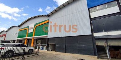 Bodega en arriendo para estrenar, sobre la autopista Med - Bog

Excelente ubicación, dentro de un complejo comercial e industrial, cerca se encuentran marcas como Tienda D1, empresas de agroinsumos y maquinaria de jardinería insutrial.

Con mucho flujo de personas los fines de semana mayormente y con un muy amplio espacio de parqueaderos.

Bodega de 380 mtrs2, con 200mt en el primer piso y 180 en el segundo (mezzanine), tiene 9 mtrs de alto en total.

Canon $10.710.000 iva incluído