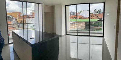 Hermoso apartamento para estrenar en muy buen sector, cuenta con 3 habitaciones , 2 ba&ntilde;os, sala-comedor, cocina tipo americana, zona de ropas, balc&oacute;n, ascensor, una muy buena oportunidad de compra. Disponible piso 4 y 5
