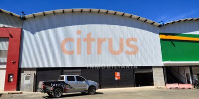 Bodega en arriendo para estrenar, sobre la autopista Med - Bog. Excelente ubicación, dentro de un complejo comercial e industrial, cerca se encuentran marcas como Tienda D1, empresas de agroinsumos y maquinaria de jardinería insutrial. Con mucho flujo de personas los fines de semana mayormente y con un amplio espacio de parqueaderos, preferiblemente para un fruver, carnicería o negocio que genere alto tráfico en la zona. Mt2 a $30.000 más IVA, bodega de 200 mtrs2, tiene 9 mtrs de alto, energía 110 y 220v. Canon $7.150.000 iva incluído.