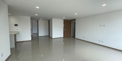 Apartamento duplex, para estrenar, ubicado en uno de los barrios m&aacute;s tranquilos y centrales de Envigado, cerca al Metro y al CC Viva Envigado. Tiene 2&nbsp;parqueaderos (doble lineal)&nbsp;y cuarto &uacute;til. En el canon est&aacute; incluida la cuota de administraci&oacute;n. Edificio con gimnasio, sal&oacute;n social, parque infantil, jacuzzi. En el valor del canon se incluye la cuota de administraci&oacute;n
