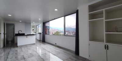 Arriendo apartamento en el Poblado sector Las Palmas, 65 m2 aprox, 2 habitaciones con closet, 2 baños cabinados, moderna cocina integral con amplia barra, zona de ropas con calentador de paso, amplia sala comedor con vista a Medellin, cerca al Counrty Club, parqueadero cubierto, Inmueble con excelente iluminación y ventilación natural, buen transporte público, administración incluida, en la unidad contamos con portería 24/7, vigilancia, parqueadero para visitantes, zonas verdes, ascensor.