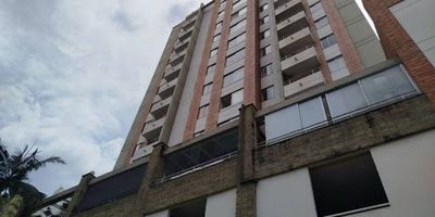 Apartamento en arriendo, cerca a clínicas, hospitales, centros comerciales. A una cuadra de la Avenida el Poblado. Cuenta con un Terraza propia de 7 M2, en unidad completa. Contáctanos para más información 