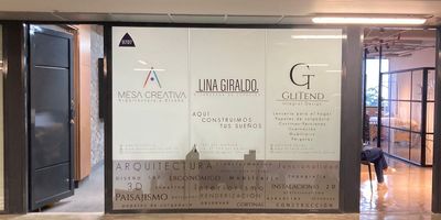 Oficina en venta en La Paz, Envigado, Antioquia. Este espacio de 37 m² ofrece un diseño remodelado con acabados rústicos y modernos. Ubicada en un edificio con 25 años de antigüedad en un consolidado sector estrato 7 de Envigado, ideal para su negocio. No dispone de parqueadero propio. Interesado en esta oficina en Envigado? Contáctenos para más información vía WhatsApp, quiero que me contacten o vea nuestros teléfonos.