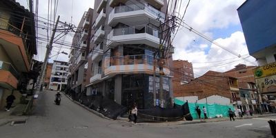 Local ubicado solo a dos cuadras del parque principal del municipio de marinilla - antioquia, sobre vía principal en calle comercial, acceso pavimentado, dispone de 200 m2, con muy buenos acabados, área con buena altura, gran oportunidad para el crecimiento de su empresa.Canon 11.000.000  IVA