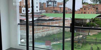 Hermoso apartamento para estrenar en muy buen sector, cuenta con 3 habitaciones , 2 baños, sala-comedor, cocina tipo americana, zona de ropas, balcón, ascensor, una muy buena oportunidad de compra. Se escritura directamente por la constructora.