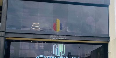 EXCELENTE APARTAMENTO EN CONJUNTO CERRADO GIRONA, OCTAVO PISO CON VISTA INMEJORABLE, CON EXCELENTES ACABADOS, ÁREA, UBICACIÓN, ILUMINACIÓN Y VENTILACIÓN. CONSTA DE TRES ALCOBAS CON CLOSET, DOS BAÑOS, SALA COMEDOR, COCINA INTEGRAL, ZONA DE ROPAS, Y PARQUEADERO CUBIERTO.