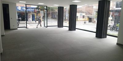 Cuenta con un área de 120 metros cuadrados, 1 baño y 1 cuarto útil.

Excelente ubicación central sobre la calle 50 de Itagüí, a 2 cuadras del parque principal, con alto flujo constante de personas y excelente iluminación natural.

Para mayor información, comunícate al 3117706560.

Intermobiliaria Poblado S.A.S.