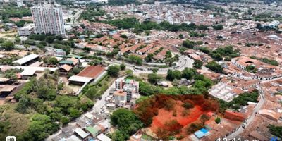 ¡MEGA OPORTUNIDAD PARA CONSTRUCTORAS! ? Lote con Licencia Aprobada en Girón
¡Deja de soñar y empieza a construir! ?️ Venta de lote EXCLUSIVO en el prestigioso Casco Antiguo de Girón. Una inversión garantizada lista para generar alta rentabilidad.

LO QUE DEBES SABER:

? Ubicación: Girón Casco Antiguo, Santander.

? Terreno: 5.399 m²

? ¡El Mayor Atractivo! Licencia VIGENTE hasta 2027 para 218 unidades.

✅ Servicios: Todos los servicios APROBADOS e instalados.

? Precio: $4.200 Millones NEGOCIABLES.

? Importante: Solo PAGO EN EFECTIVO. No se aceptan permutas.

¡INVIERTE A LO GRANDE! ?


#LoteEnVenta #Girón #InversiónInmobiliaria #Constructora #DesarrolloUrbano #Propiedades #AltaValorización #CascoAntiguo #Santander #OportunidadÚnica #LoteConLicencia #InversionInteligente #VentaDeLotes