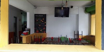 COD 27589 - 6M11A25 SE ARRIENDA LOCAL COMERCIAL EN ENVIGADO, BARRIO LA MAGNOLIA CERCA A LA BOTA DEL DIA, EL LOCAL CUENTA CON : 60 MTS, 2 SALONES, BAÑO, COCINETA CON EXTRACTOR, PISO EN CERAMICA, ESTRATO 3.
SI LE INTERESA ESTE LOCAL NO DUDE EN COMUNICARSE CON NOSOTROS PARA TENER EL GUSTO DE ATENDERLE.