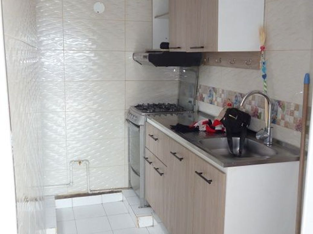 Apartamento de 3 alcobas en venta en Cjr Torres De Centenario, Bogotá, 44 m² · foto 3 de 13