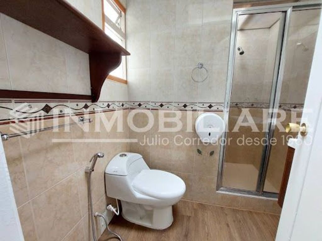 Casa de 7 alcobas en venta en Santa Ana Occidental, Bogotá, 405 m² · foto 17 de 20