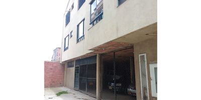 
Arriendo Apartamento Segundo  piso, ubicado en la calle 15 # 11 32 La Esmeralda para estrenar.

Consta de: 


 Sala Comedor
 Cocina 
 3 alcobas
 2 Baños
 Zona de Ropas


No se requiere codeudor con Finca Raiz


 

 
