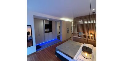 En venta moderno apartaestudio de 62 m², ubicado en el segundo piso de un edificio con excelente ubicación y vista hacia la Calle 19. El inmueble cuenta con una habitación amplia, un baño completo, parqueadero privado y un balcón con vidrios insonorizados, ideal para disfrutar del confort y la tranquilidad en medio de la ciudad.

Se ofrece amoblado por $320 millones
Actualmente se encuentra rentado para rentas cortas, lo que lo convierte en una excelente oportunidad de inversión.

? Administración: $400.000
? Área: 62 m²
?️ 1 habitación | 1 baño | Parqueadero | Balcón | Vista hacia la 19

Perfecto para quienes buscan comodidad, ubicación y una opción rentable en el mercado inmobiliario
