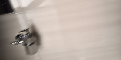 Se vende hermoso apartamento ubicado en el conjunto Alejandría Real 5 en Mosquera, Cund. Consta de sala comedor, cocina semi integral, estudio, tres habitaciones, la principal con baño y un baño social, las tres habitaciones con closet. El apartamento tiene vista exterior. El conjunto cuenta con piscina, gimnasio, zona BBQ, y, salón social.

