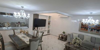 ¡Bienvenidos a esta increíble casa en venta! ? Ubicada en un estrato 5, esta casa tiene tres alcobas , cocina moderna y espaciosa para preparar tus platillos favoritos ? Los interiores son acogedores y llenos de luz natural, perfectos para relajarte después de un largo día de trabajo ?‍♂️ La habitación principal es amplia y cuenta con su propio baño privado ? Además, tiene  dos parqueaderos  para tu comodidad ? Con una superficie de undefined m², este hogar fue construido con amor y cuidado en el año undefined ? ¡No dejes pasar la oportunidad de hacer de esta casa tu nuevo hogar! ?