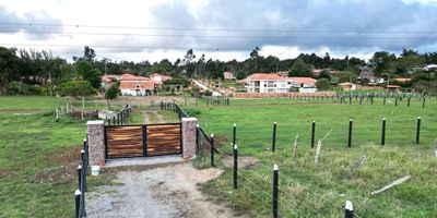 Descubre este increíble lote en Los Santos, Santander. Con 1250m² de terreno estrato 10, ideal para lotear y construir tu sueño. Si deseas financiación con nosotros,  es sin intereses, se da posesión del lote con 30% de cuota inicial y el resto se divide en 12 meses. Disfruta de servicios públicos de agua, energía y gas natural. Con vista a la naturaleza, cerca de parques y zonas comerciales. Vive en un clima templado y disfruta de la tranquilidad que este lugar tiene para ofrecer. ¡No dejes pasar esta oportunidad única!