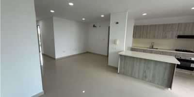 Apartamento en Arriendo, Justo Al Lado del parque La Cumbre, Apartamento en Arriendo Edificio Lincoln Barranquilla

Ubicado En la Calle 88 con 42E, este edificio de una sola torre de pocos Apartamentos, Ofrece Servicio de Portería de Lunes a Sábado de 8am - 5pm

Portón de ingreso Eléctrico, Planta Eléctrica, Ascensor

Garaje Cubierto en Sótano, cuando llegues con tus compras subes inmediatamente a el piso de tu Apartamento 

 

Ubicado en piso dos, este apartamento consta de (3)tres Alcobas, (la habitación principal con VESTIER - Balcón Privado), (2) dos baños familiares, (1)un baño social, AMPLIA sala comedor, cocina abierta, Balcón en la sala, zona de labores cerrada.

 

Estrato 5 - Valor Arriendo 2.800.000 Incluida Administración 
