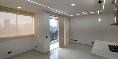 Apartamento en arriendo sector  Ditaires en Itagui. Cuenta con 3 habitaciones, 3 closet, 2 baños, zona de ropas, cocina integral moderna, extractor, calentador a gas, sala comedor, balcón, con excelente iluminación y ventilación natural, todo dentro de un ambiente familiar, tranquilo y seguro. Con cómodas vías de acceso y cercano a mall complex Ditaires, estadio Ditaires, con fácil acceso a transporte publico cercano. Este inmueble es ideal para ti, si deseas mas información, contáctanos.  