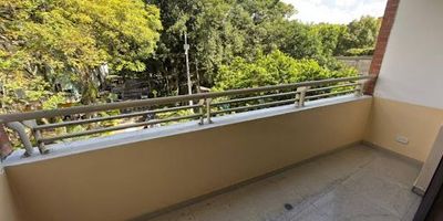 Se arrienda apartamento en el sector de estadio, en el podras disfrutar de buenos espacios con excelente iluminación, comodidas y faciles rutas de acceso. Para mayor informacion comunicarse al 3508881663