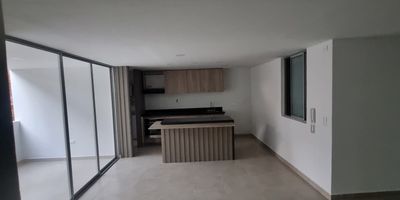 4 habitaciones, 3 baños, sala comedor, cocina integral, zona de ropas, balcón, 1 parqueadero cada uno y cuarto útil en el mismo piso cada uno.

El edificio cuenta con citofonia, zona de parqueaderos, ascensor y terraza con vista a la ciudad.
2 apartamentos de 110 m2 cada uno e independientes.
