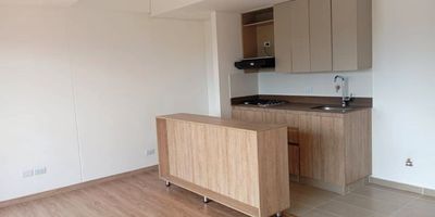 Apartamento disponible para arriendo en Rionegro, sector Barro Blanco, Ubicado en unidad cerrada, cuenta con un área de 75 m2, 2 alcobas, 2 baños, 1 closet, 1 vestier, sala comedor, cocina integral, balcón, hall, zona de ropas, espacio para estudio- biblioteca, cuarto útil, parqueadero, zona de ropas, ventanal. La unidad cuenta con portería, ascensor, zona de juegos y parqueadero de visitantes, zona tranquila y de fácil acceso. Ideal para vivir!