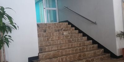 Vendo oficina en Teusaquillo (CENTRO INTERNACIONAL) 44 metros cuadrados, Interior, primer piso, ideal para tu emprendimiento empresarial, en un sector muy central y ejecutivo en Bogotá, cerca a lugares de interés turístico y colonial de Bogotá, como museos parques, bancos, centros comerciales, y el principal pulmón de Bogotá(parque nacional) sobre la cra 13, Transmilenio av. caracas y futuro metro de Bogotá.
¡Agenda pronto su cita!