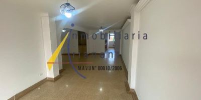 Arrendamos apartamento cuarto piso, ubicado en la castellana, cuenta con un area de 137 metros, sala comedor, 3 alcobas, alcoba de servicio, cocina integral, red de gas, 2 baños cabinados, baño de servicio,  zona de ropas, cuarto  util, parqueadero cubierto, 3 balcones, piso en ceramica.https://www.inmobiliariatrianon.com/inmueble/5942